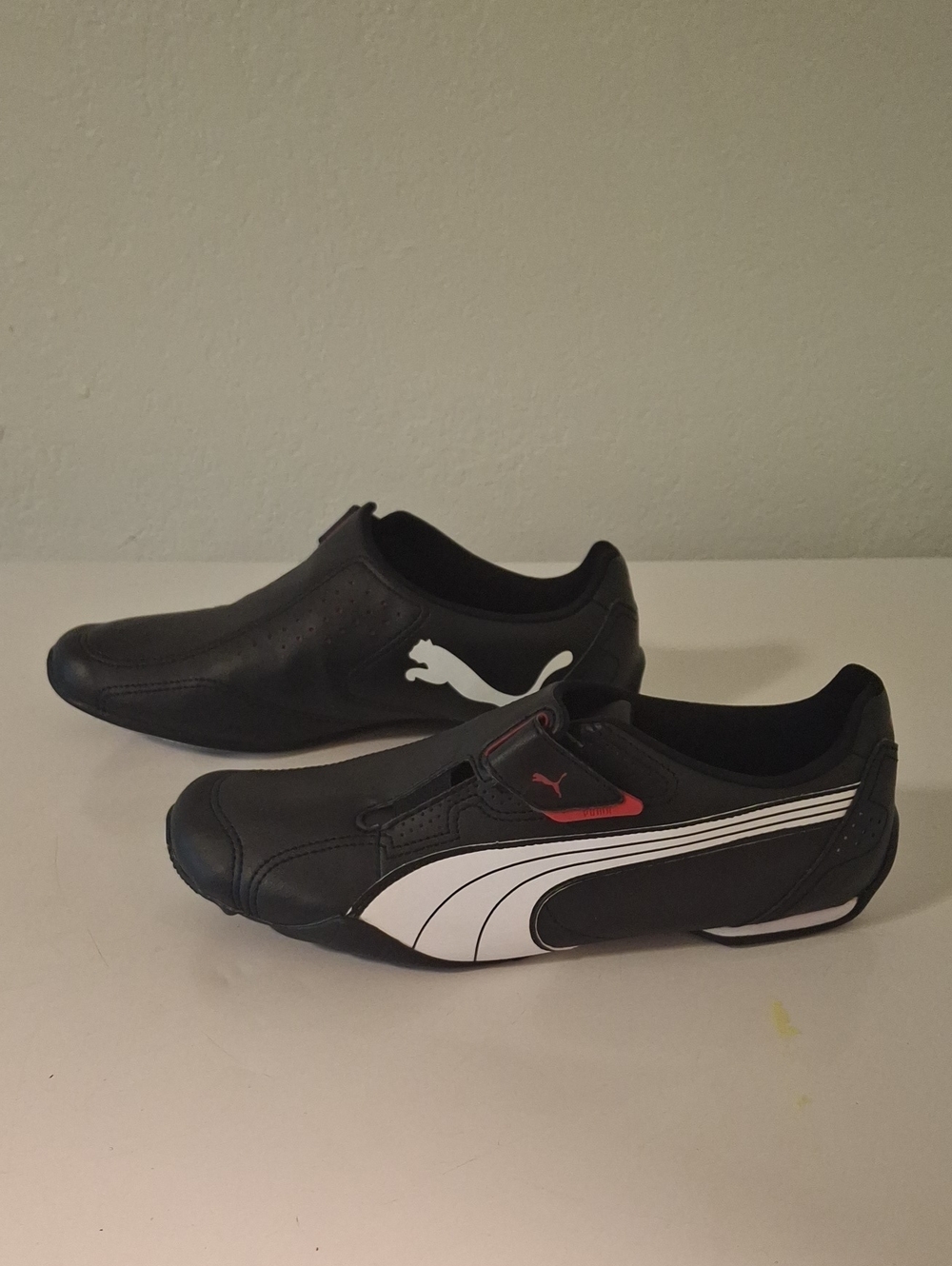 Puma Redon Move Men’s Black Sneakers with White Stripe and Red Accent